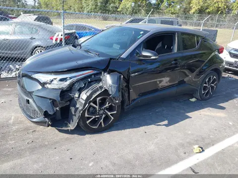 2020 Toyota C-HR XLE VIN JTNKHMBX2L1087705 фото 2