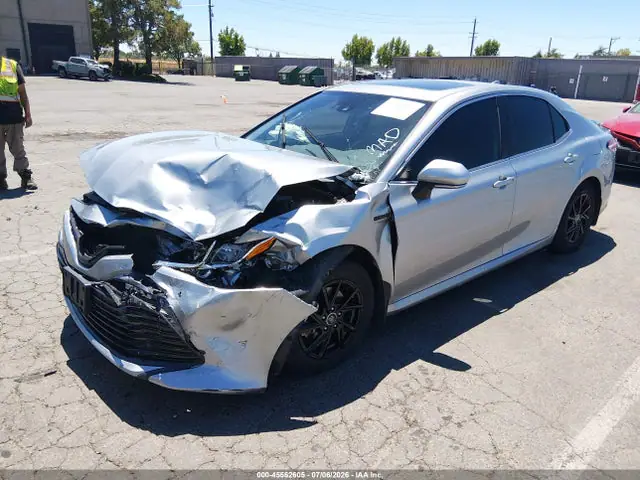 4T1B31HK7KU514057 — 2019 Toyota Camry Hybrid LE, фото 2 с аукциона IAAI 30.09.2026, Передняя часть