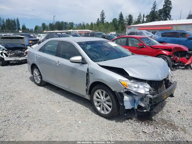 4T1BD1FK4EU102165 — 2014 Toyota Camry Hybrid XLE, Передняя часть (Front End), фото до ремонта