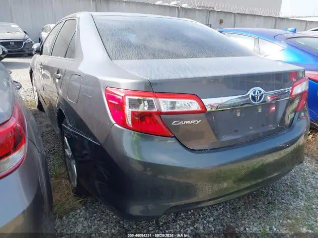 4T1BD1FKXEU104969 — 2014 Toyota Camry Hybrid XLE, фото 3 с аукциона IAAI 30.09.2026, Левый бок