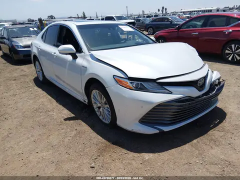 4T1B21HK7JU001537 — 2018 Toyota Camry Hybrid XLE, Передняя часть слева (Left Front), фото до ремонта