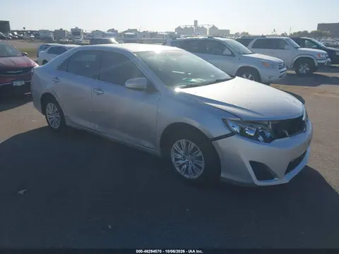 4T1BF1FK5EU857562 — 2014 Toyota Camry L, Естественный износ (Normal Wear & Tear), фото до ремонта