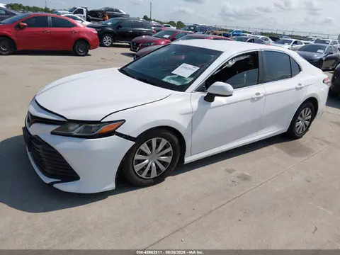 2018 Toyota CAMRY L VIN 4T1B11HK6JU076197 фото 2