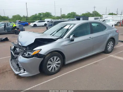 2020 Toyota Camry Le Hybrid VIN 4T1C31AK7LU518142 фото 2