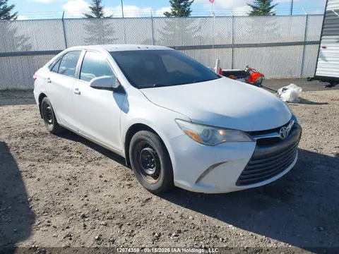 4T1BF1FK4GU256453 — 2016 Toyota Camry LE/XLE/SE/XSE, Задняя часть (Rear), фото до ремонта