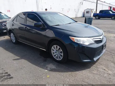4T4BF1FK0ER426181 — 2014 Toyota Camry LE, Левый бок (Left Side), фото до ремонта