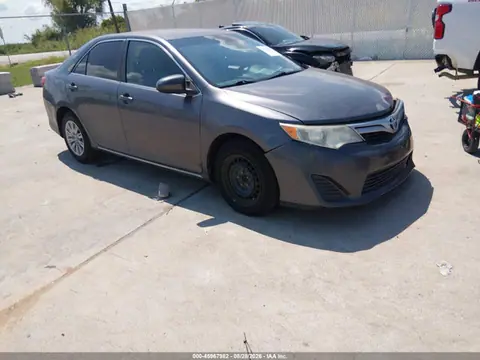 4T1BF1FK7EU422946 — 2014 Toyota Camry LE, Передняя часть (Front End), фото до ремонта