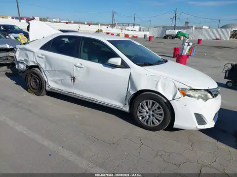 4T4BF1FKXER411395 — 2014 Toyota Camry LE, Задняя часть, фото до ремонта