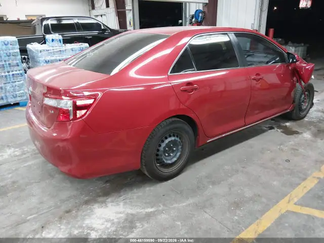 4T4BF1FK2ER396410 — 2014 Toyota Camry LE, фото 4 с аукциона IAAI 13.10.2026, Передняя часть справа