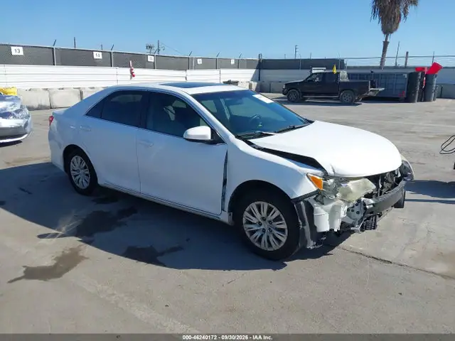 4T1BF1FK9EU735352 — 2014 Toyota Camry LE, Передняя часть (Front End), фото до ремонта