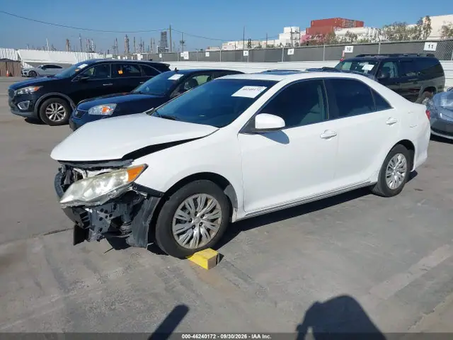4T1BF1FK9EU735352 — 2014 Toyota Camry LE, фото 2 с аукциона IAAI 14.10.2026, Передняя часть