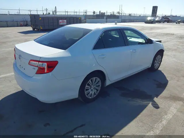 4T1BF1FK9EU735352 — 2014 Toyota Camry LE, фото 4 с аукциона IAAI 14.10.2026, Передняя часть