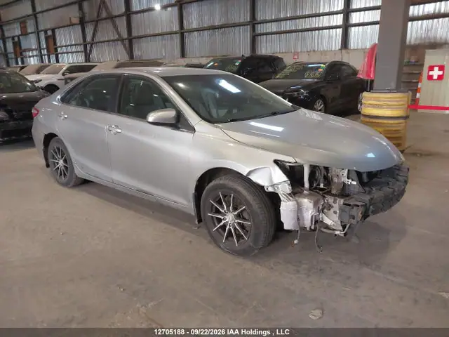 4T1BF1FK9FU012750 — 2015 Toyota Camry LE, Передняя часть (Front), фото до ремонта