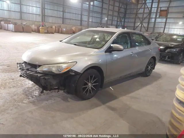 4T1BF1FK9FU012750 — 2015 Toyota Camry LE, фото 2 с аукциона IAAI 29.09.2026, Передняя часть