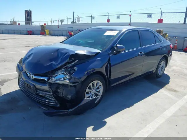 4T4BF1FK1FR462821 — 2015 Toyota Camry LE, фото 2 с аукциона IAAI 14.10.2026, Передняя часть