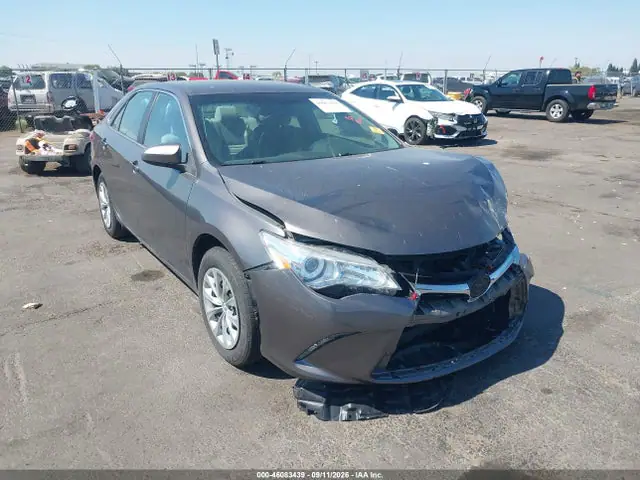 4T1BF1FK0FU947882 — 2015 Toyota Camry LE, Передняя часть (Front End), фото до ремонта