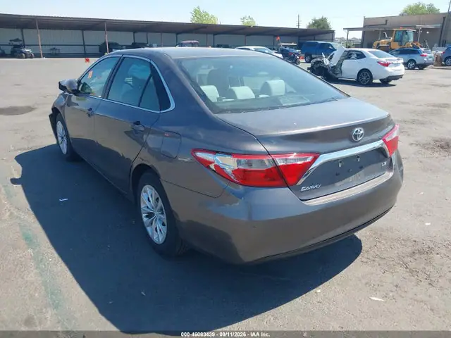 4T1BF1FK0FU947882 — 2015 Toyota Camry LE, фото 3 с аукциона IAAI 14.10.2026, Передняя часть