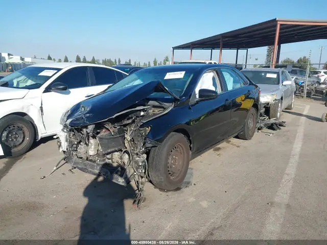 4T1BF1FK0GU196929 — 2016 Toyota Camry LE, фото 2 с аукциона IAAI 13.10.2026, Естественный износ