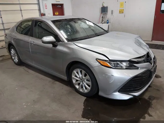 2018 Toyota CAMRY LE VIN 4T1B11HK9JU520589 фото 1