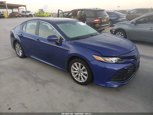 2018 Toyota CAMRY LE VIN 4T1B11HK5JU511095 фото 1