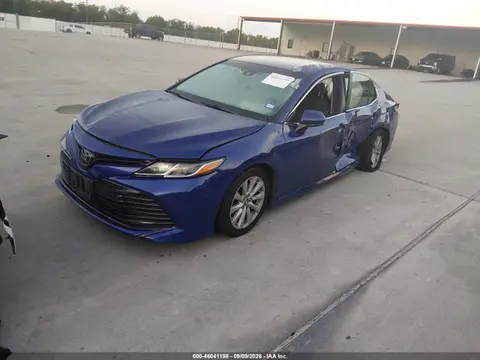 2018 Toyota CAMRY LE VIN 4T1B11HK5JU511095 фото 2