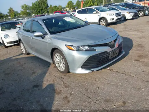 4T1B11HK6JU103222 — 2018 Toyota Camry LE, Задняя часть (Rear), фото до ремонта