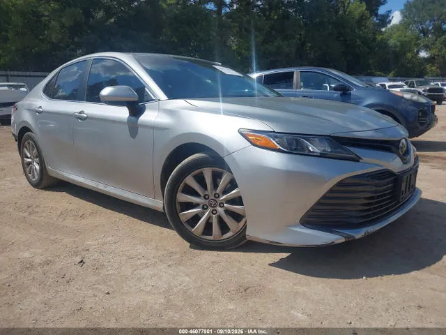 2018 Toyota CAMRY LE VIN 4T1B11HK2JU100365 фото 1