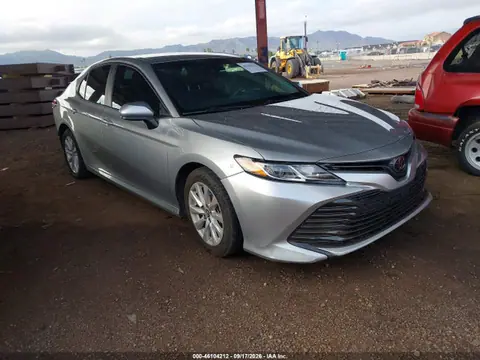 4T1B11HK5JU571314 — 2018 Toyota Camry LE, Левый бок (Left Side), фото до ремонта