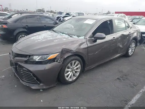 2018 Toyota CAMRY LE VIN 4T1B11HK9JU065582 фото 2