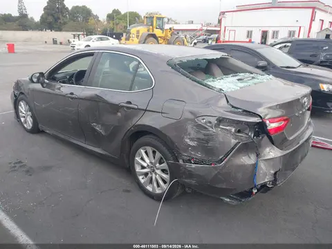 2018 Toyota CAMRY LE VIN 4T1B11HK9JU065582 фото 3