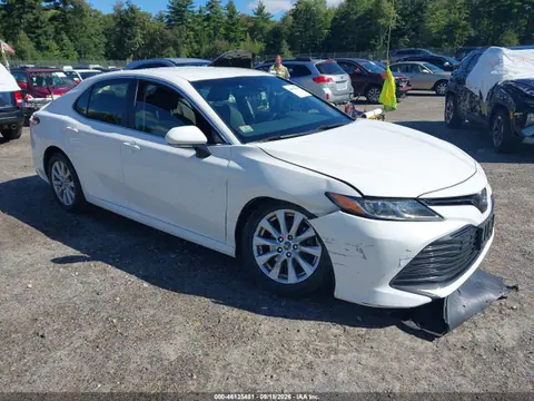 JTNB11HK0J3030127 — 2018 Toyota Camry LE, Передняя часть справа (Right Front), фото до ремонта