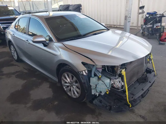 2018 Toyota CAMRY LE VIN 4T1B11HK9JU598368 фото 1