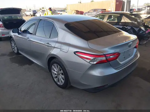 2018 Toyota CAMRY LE VIN 4T1B11HK9JU598368 фото 3