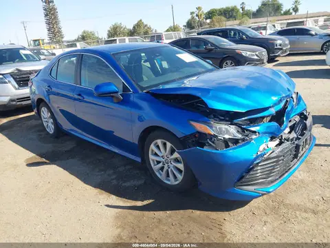 4T1B11HK6KU183493 — 2019 Toyota Camry LE, Передняя часть (Front End), фото до ремонта