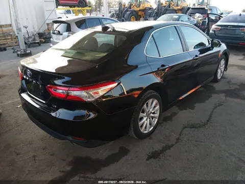 2019 Toyota CAMRY LE VIN 4T1B11HKXKU284004 фото 4