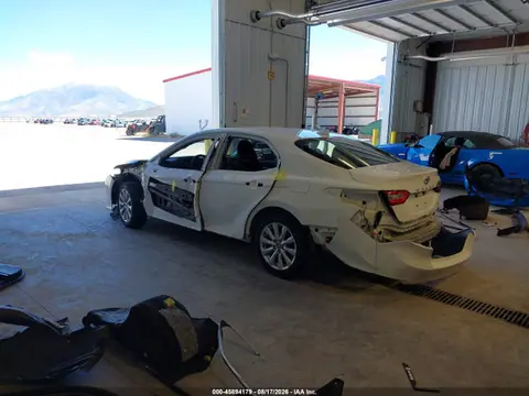 2020 Toyota CAMRY LE VIN 4T1C11AK7LU941745 фото 3