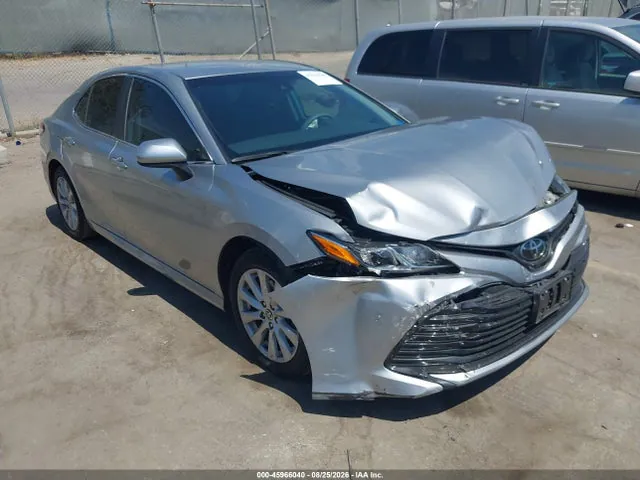 2020 Toyota CAMRY LE VIN 4T1C11AK6LU973733 фото 1