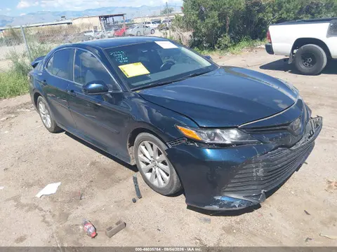 4T1C11AK1LU943071 — 2020 Toyota Camry LE, Передняя часть (Front & Rear), фото до ремонта