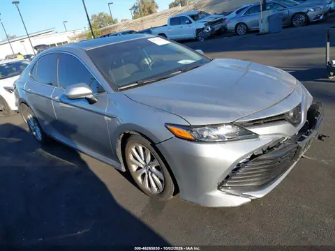 4T1C11AKXLU891780 — 2020 Toyota Camry LE, Передняя часть слева (Left Front), фото до ремонта