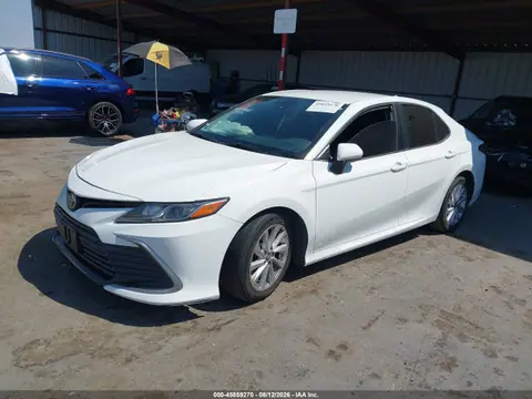 2021 Toyota CAMRY LE VIN 4T1C11AK4MU471420 фото 2