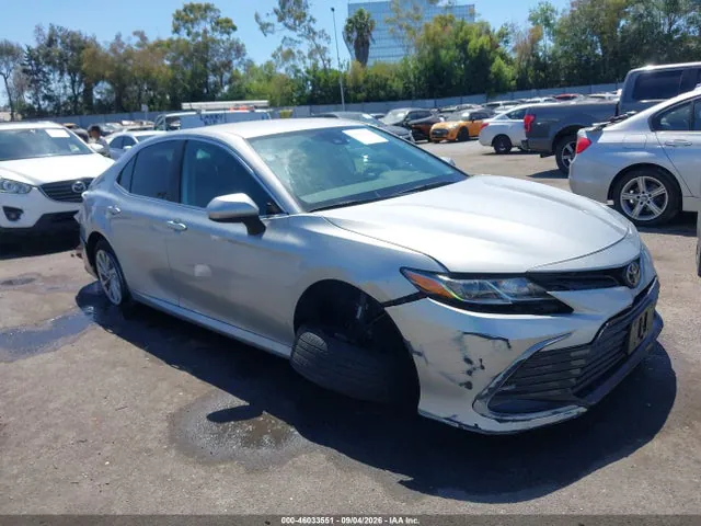 2021 Toyota CAMRY LE VIN 4T1C11AKXMU471177 фото 1