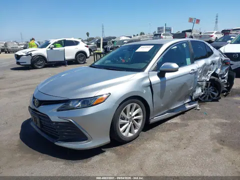2021 Toyota CAMRY LE VIN 4T1C11AKXMU471177 фото 2
