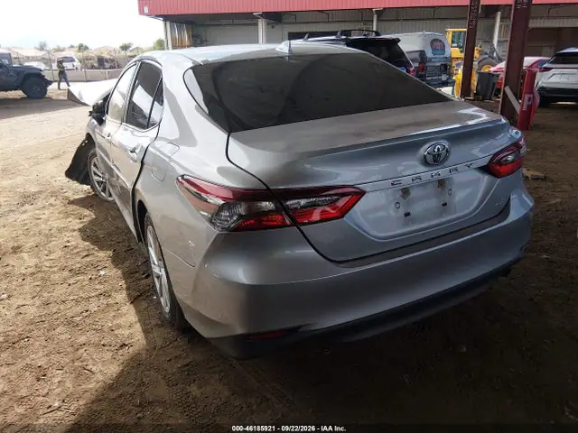 4T1C11AK3MU421964 — 2021 Toyota Camry LE, фото 3 с аукциона IAAI 13.10.2026, Передняя часть