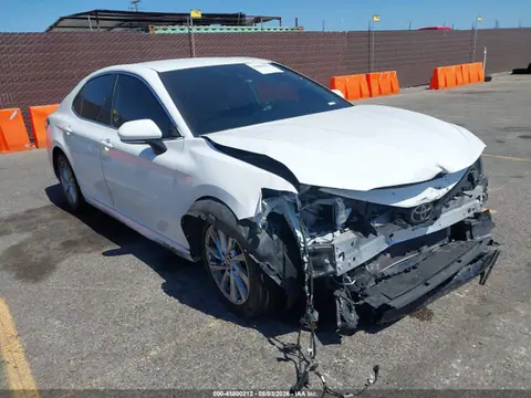 4T1R11AK4NU659446 — 2022 Toyota Camry LE, Передняя часть (Front End), фото до ремонта
