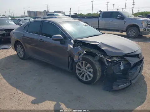 4T1C11AK6NU662726 — 2022 Toyota Camry LE, Передняя часть (Front End), фото до ремонта