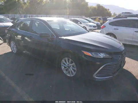 4T1C11AK9NU634449 — 2022 Toyota Camry LE, Вандализм (Vandalized), фото до ремонта