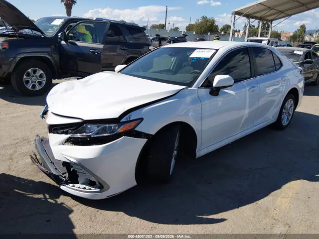 4T1C11AK6PU819321 — 2023 Toyota Camry LE, фото 2 с аукциона IAAI 14.10.2026, Передняя часть справа