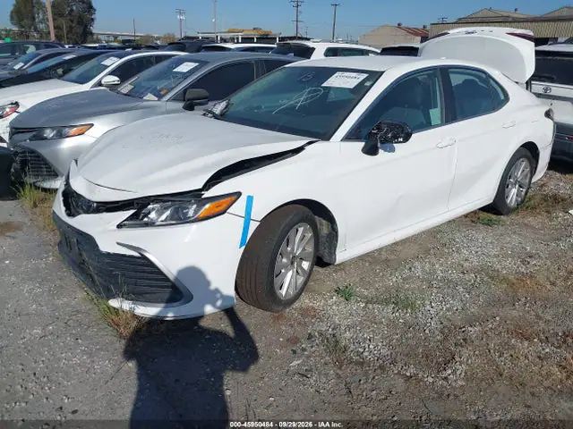 4T1C11AK4RU224583 — 2024 Toyota Camry LE, фото 2 с аукциона IAAI 30.09.2026, Передняя часть