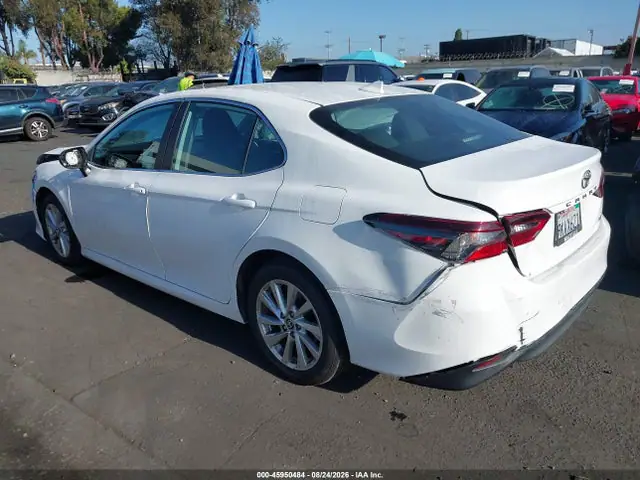 4T1C11AK4RU224583 — 2024 Toyota Camry LE, фото 3 с аукциона IAAI 30.09.2026, Передняя часть