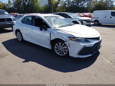 4T1C11AK2RU212853 — 2024 Toyota Camry LE, Передняя часть справа (Right Front), фото до ремонта